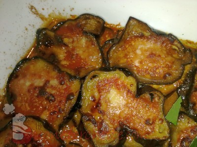 Melanzane al forno con pomodoro e pecorino