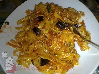 Ricetta Pasta con sugo di pesce spada