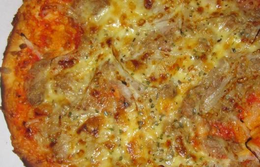 Ricetta Pizza al pomodoro e tonno