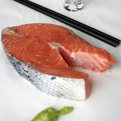 Ricetta Trancio di salmone marinato alle erbe fini del carso