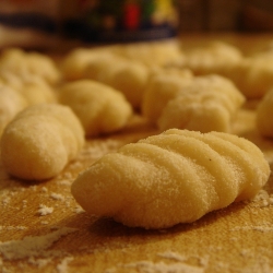 Ricetta Gnocchi alla salsa di olive nere