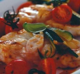 Ricetta Scaloppe di pescatrice con zucchine e pomodori