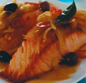 Ricetta Salmone scottato con cipolle