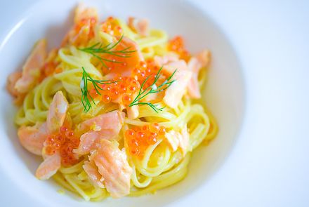 Ricetta Tagliolini al salmone affumicato con patate e aneto