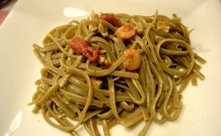 Ricetta Bavette con tenerumi e gamberi